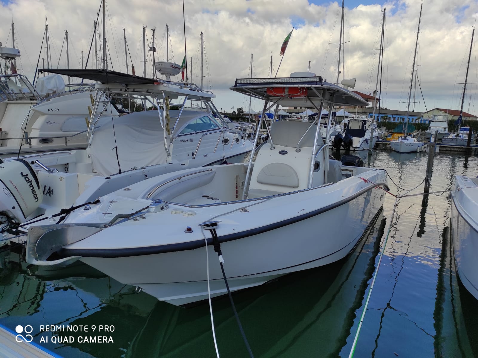 <<< VENDUTO >>> Boston Whaler Outrage 27 + 2 x 225 Mercury Optimax<br><a href=dettaglio.aspx?Id=32 >VAI ALLA SCHEDA</a>
